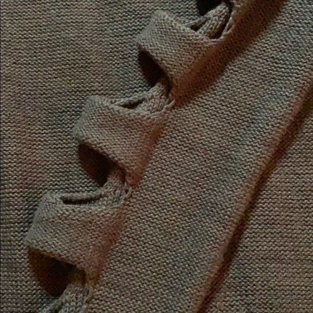 Green crew neck sweater with unique arms - Picture 7 of 7